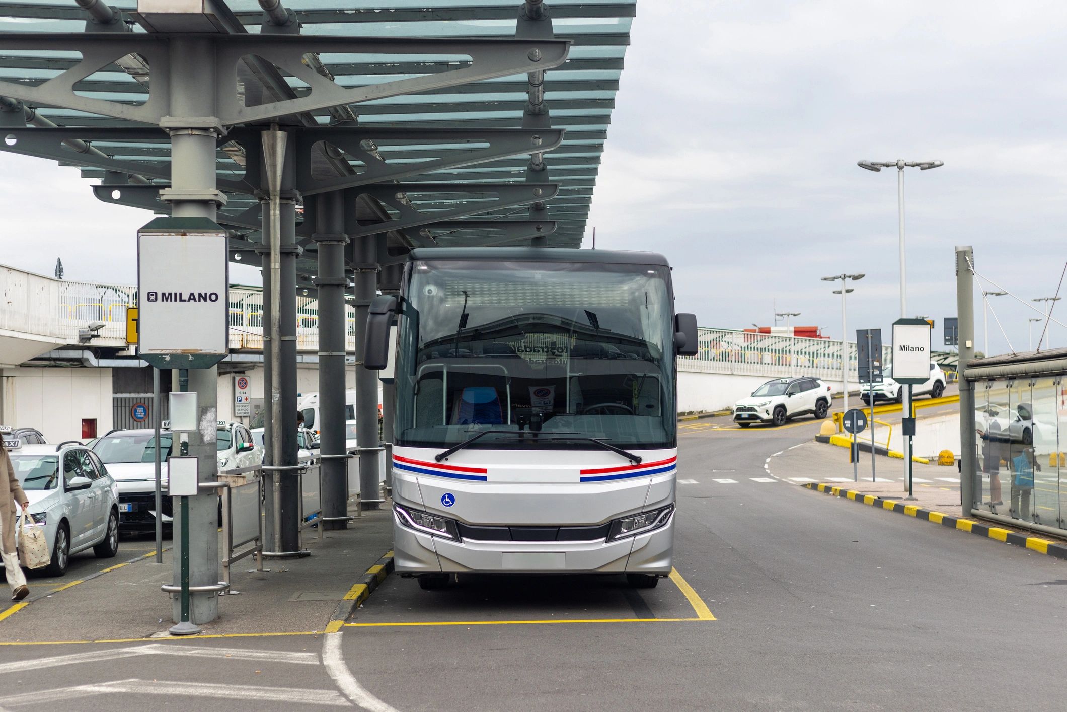 Taxi services for airport transfers sightseeing and outstation travel